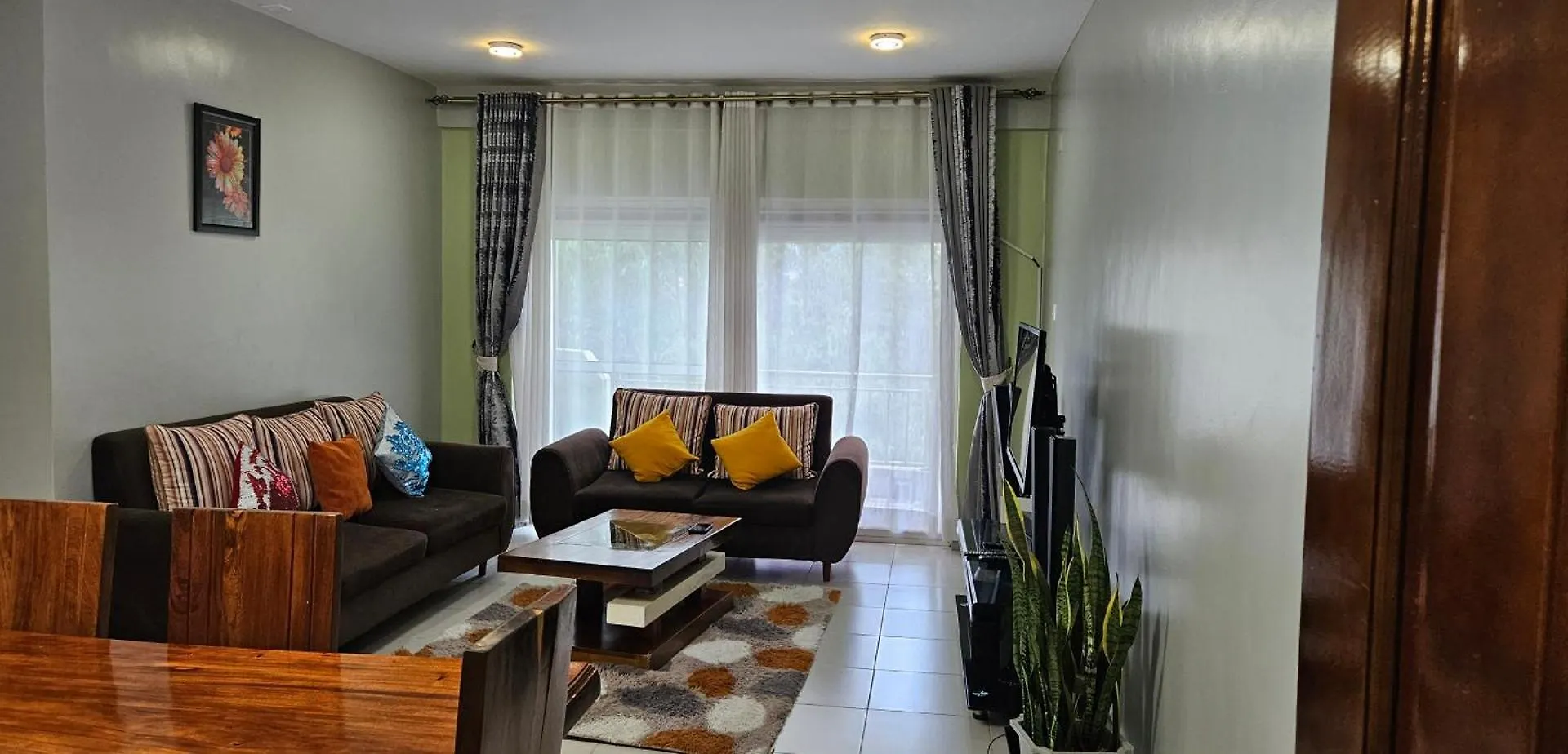 Charming Forest View Apartment! Kampala